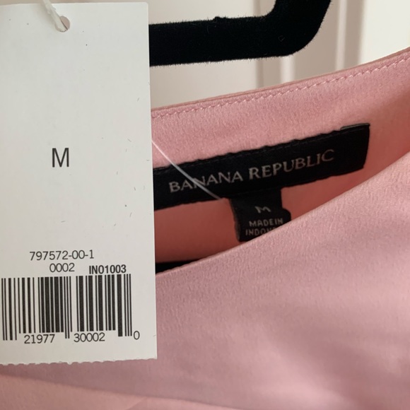 **NWT** Light Pink Banana Republic Blouse. Size M - Picture 3 of 4